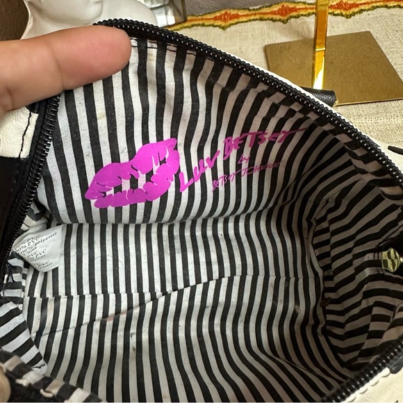 Betsey Johnson Black & White Heart Polka Dot Mini Handbag​ - Picture 4 of 6